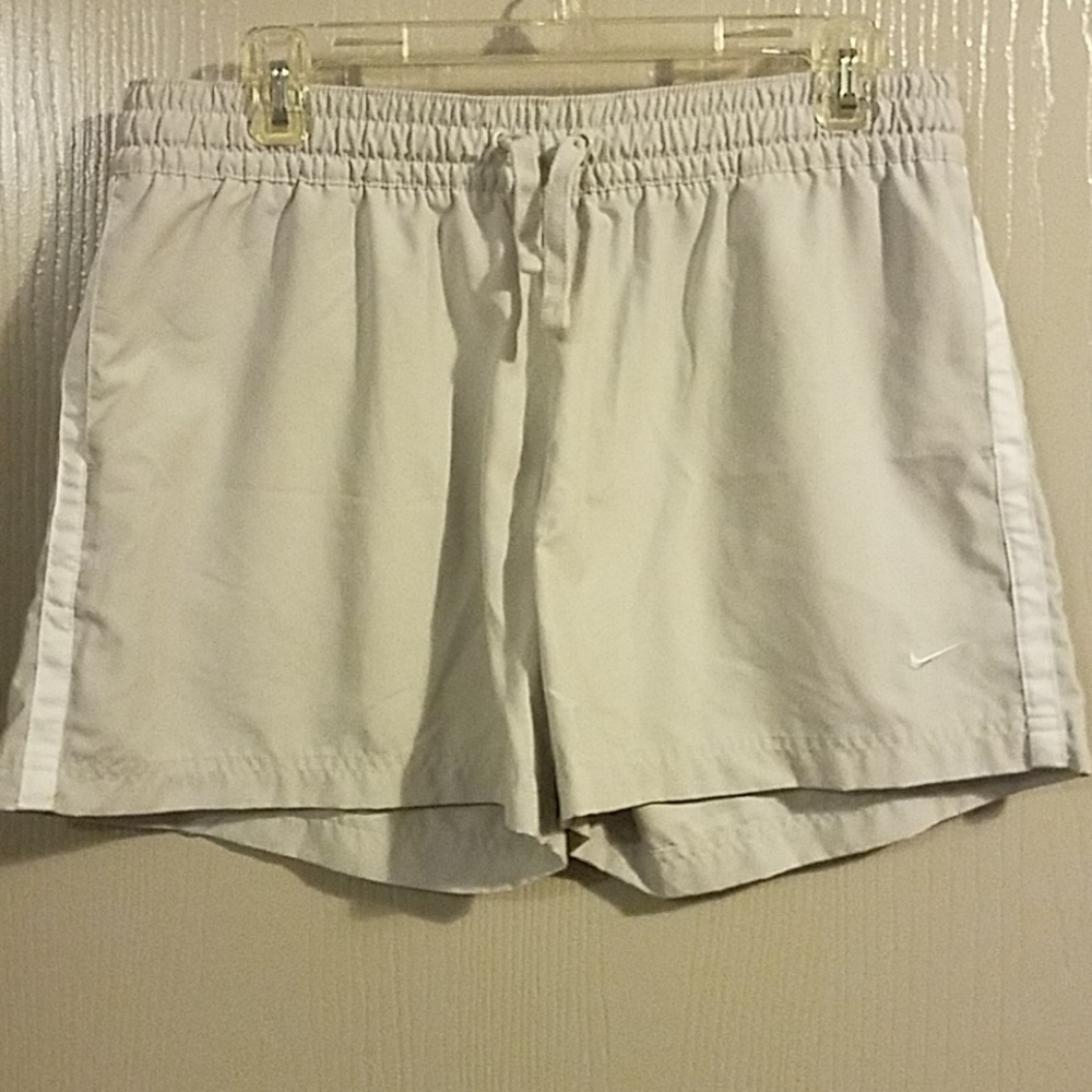 NEW Nike ladies shorts Size Large NEW